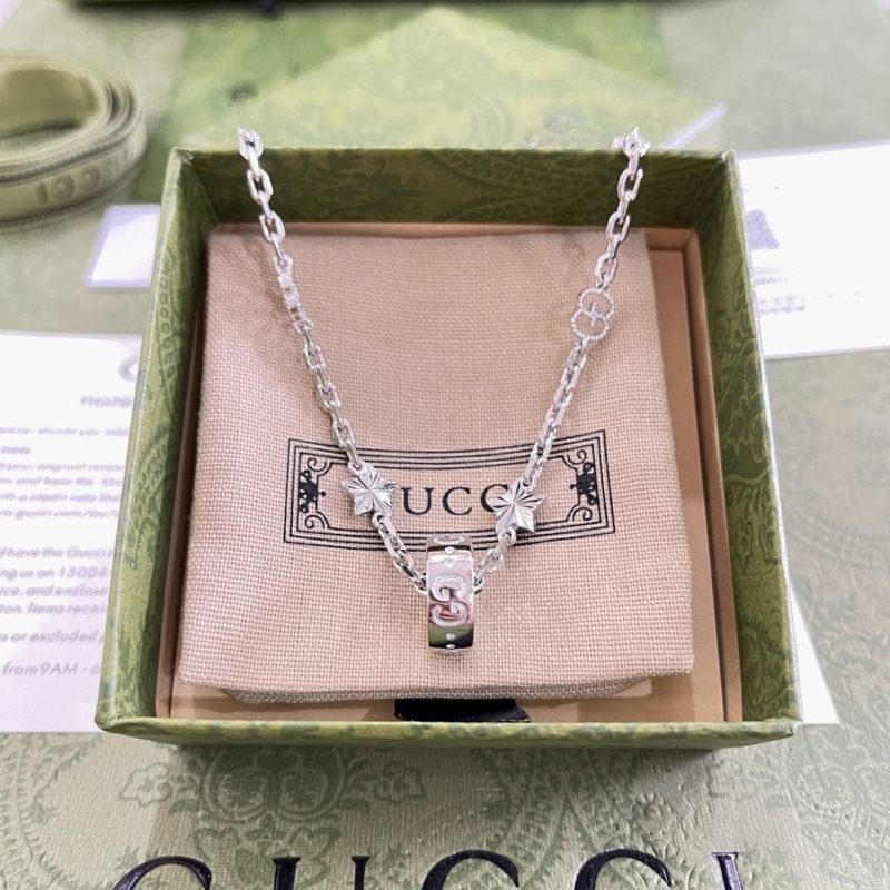 G*u*i necklaces